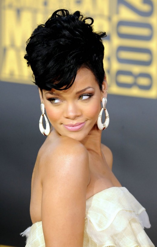 Latest-Rihanna-Hair-Cut-Fashion-for-Party-2012-520×818